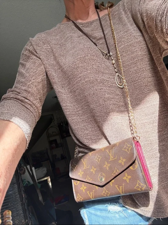 Monogram, Louis Vuitton, Sarah wallet/ crossbody with fuchsia interior - Picture 16 of 16